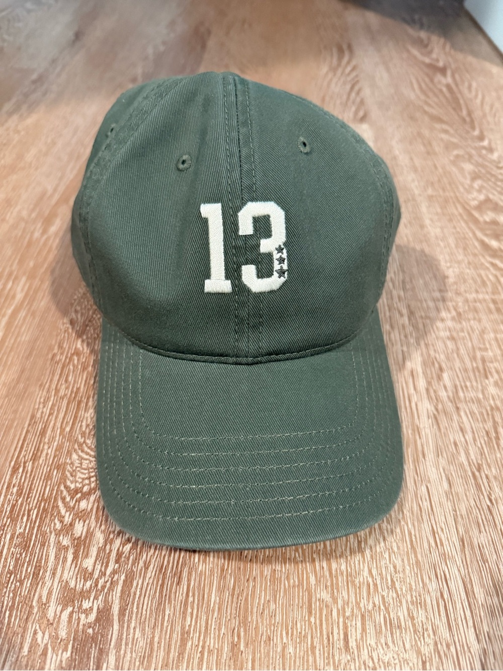 American Eagle 13 hat
Green and white brand new with tags